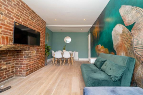 SUNNY 2 BEDROOM FLAT MOMENTS AWAY FROM Brighton Beach Sleep 6